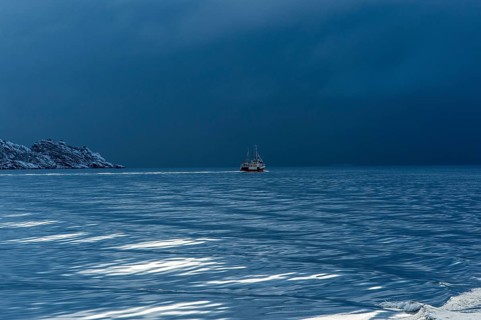 Ship on the horizon