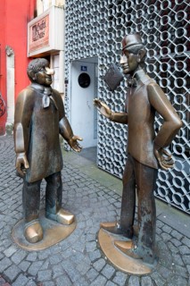 Bronze statue of the Cologne originals ""Tunnes"" and ""Schal""