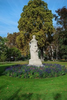 Paul Verlaine statue