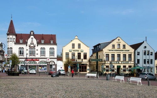 Schloss-Apotheke pharmacy and commercialmbuildings