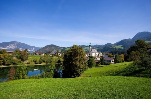 Parish Church and Reither See lake