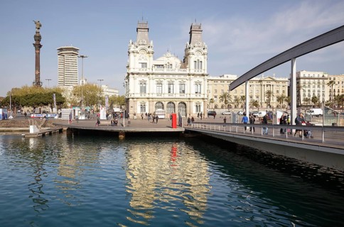 Rambla de Mar with view to Mirador de Colom
