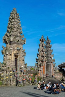 Believers in the Pura Ulun Danu Batur temple