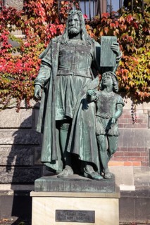 Statue of Albrecht Durer in front of the National Museum