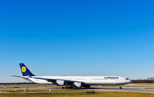 Lufthansa Airbus A340-600 roll out on taxiway