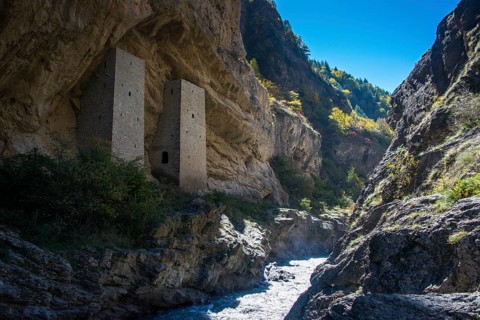 Chechen watchtowers under overhanging cliff on the Argun river