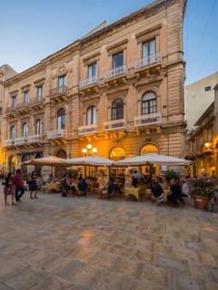 Cafes on Piazza Duomo