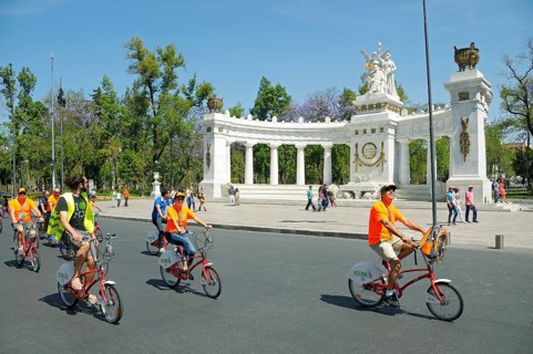 Cyclists on Avenida Juarez
