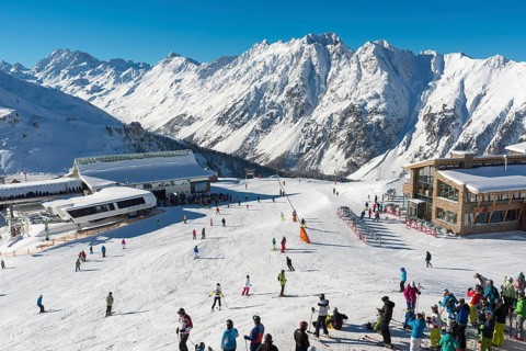 Flimjochbahn and Idjochbahn. right restaurant Alpenhaus