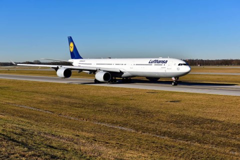 Lufthansa Airbus A340-600 roll out on taxiway