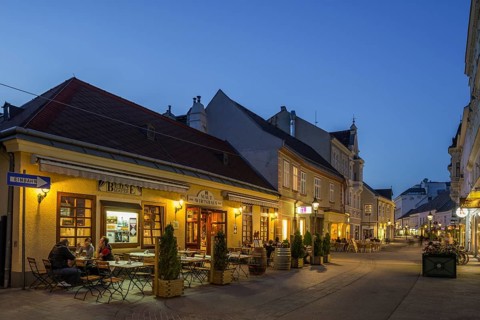 Maut Wirtshaus tavern in the Empress Elizabeth Street