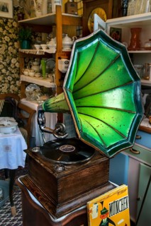 Horn gramophone and knick-knacks