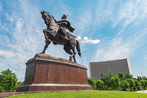 Amir Temur Statue and Hotel Uzbekistan building