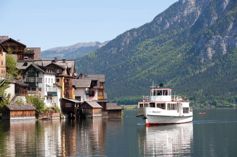 Lake Hallstatt or Hallstatter See lake