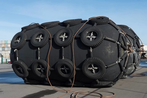 Rubber bumper protection for ships
