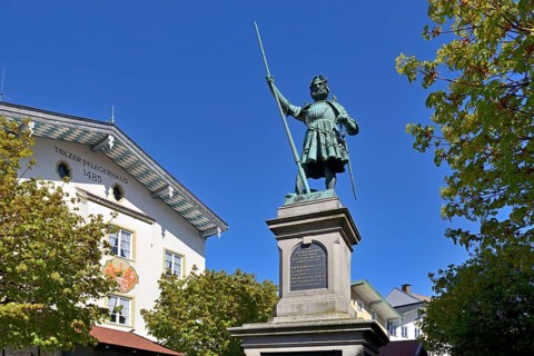 Winzerer statue