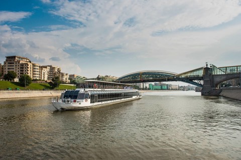 Cruise vessel on the Moskva River