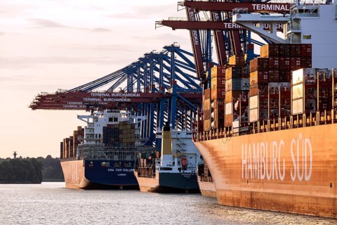 Fully automatic unloading of container ships