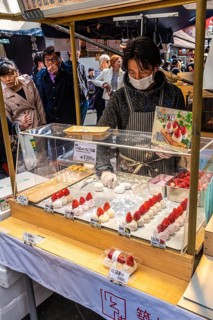 Man sells Daifuku