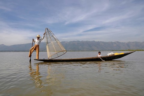 Leg-rowing fisherman on Inle lake
