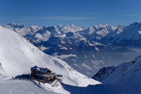Wedelhutte alpine lodge in Hochzillertal in Hochfugen