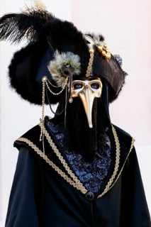 Beak mask plague mask