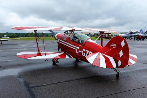 Aerobatic airplane