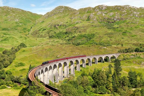 Steam train on Glenfinnan Viaduct