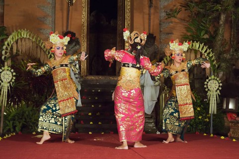 Legong dance at Puri Saren Palace