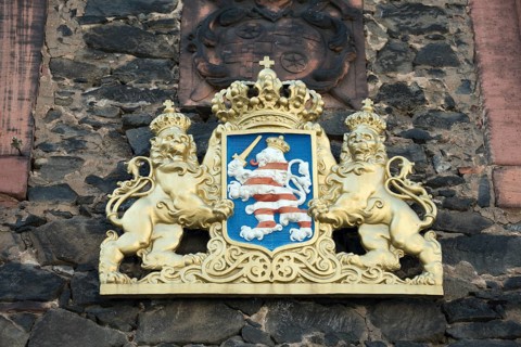 Coat of arms with lions on the facade of Altes Hofbrauhaus restaurant
