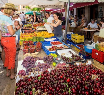 Weekly market market in Santanyi