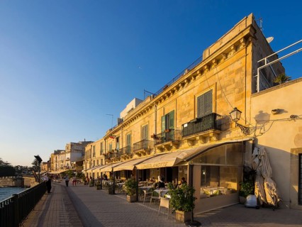 Restaurants on the promenade of the historic centre of Syracuse