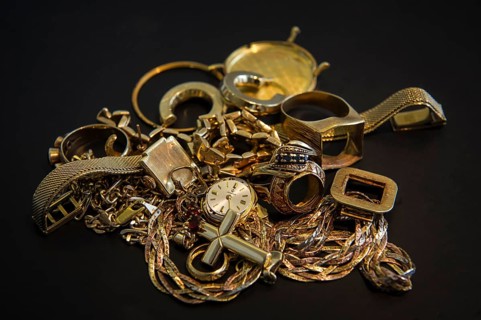 Various old gold jewellery