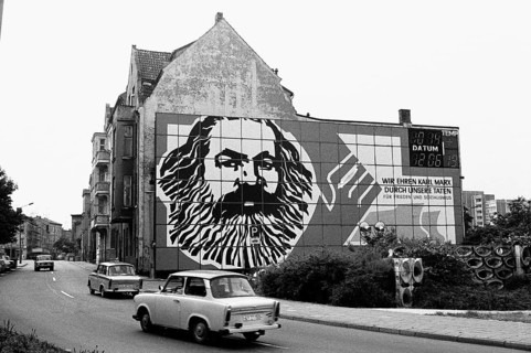 Agitation wall with the portrait of Karl Marx and display of date