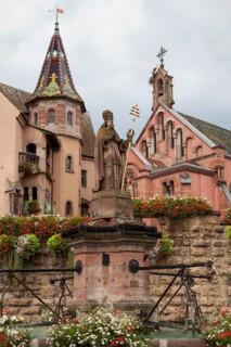 Castle and St. Leo's chapel at Place de Chateau St. Leon