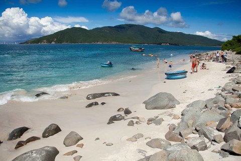 Beach of the island of Hon Mun