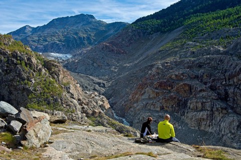 Hikers at the Gletschertor lookout