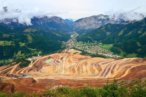 Open pit ore mining
