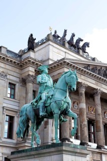 Equestrian statue of Duke Carl Wilhelm Ferdinand in front of the reconstruction of Brunswick Palace