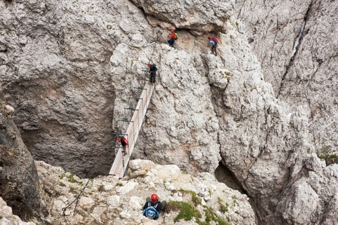 Suspension bridge at the Pisciadu fixed rope route