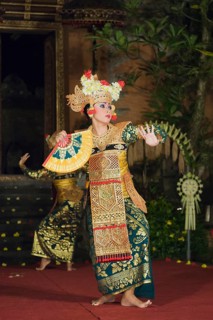 Legong dance at Puri Saren Palace