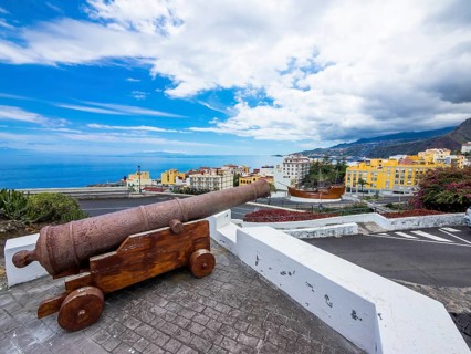 Cannon at the Castillo de la Virgen
