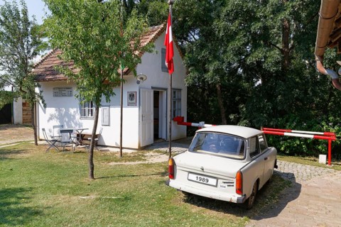 Border station and Trabant