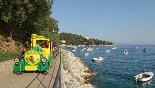 Tourist train