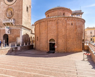 Romanesque round church San Lorenzo at the Piazza delle Erbe