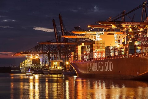 Fully automatic unloading of container ships