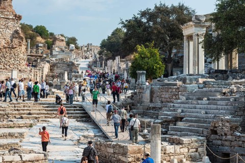 Tourist groups in Curetes Street