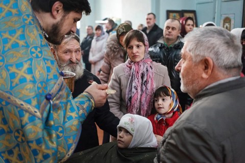 Blessing of the sick at the Feast of Epiphany in the church of the Orthodox Old Believers