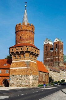 Mitteltorturm tower and St. Mary's Church