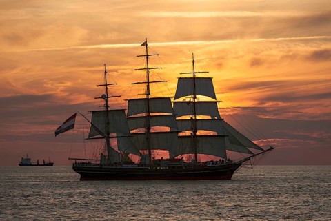 Evening sailing with the Stad Amsterdam in the foreground